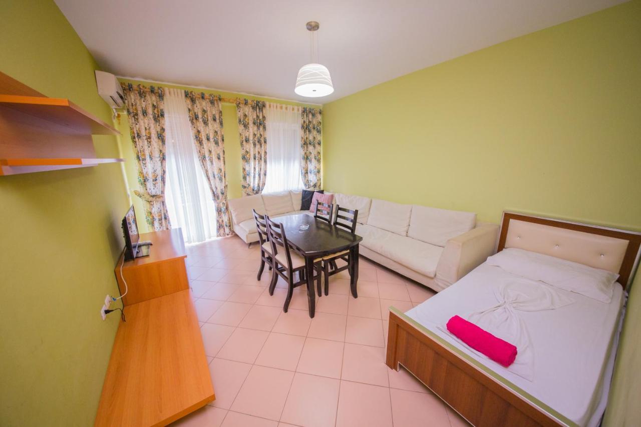 Apartments Qerret Golem  Εξωτερικό φωτογραφία